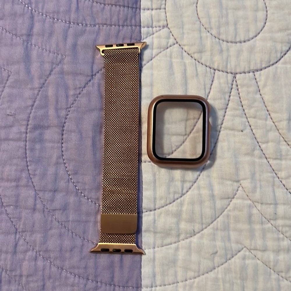 Rose gold Apple Watch set